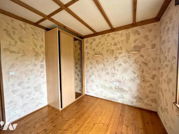 Maison individuelle en semi plain-pied  en retrait de rue
