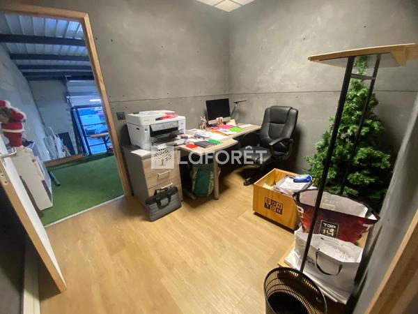 Location local commercial Saint-Jean-d'Illac - 230 m² - 2 400 €/mois