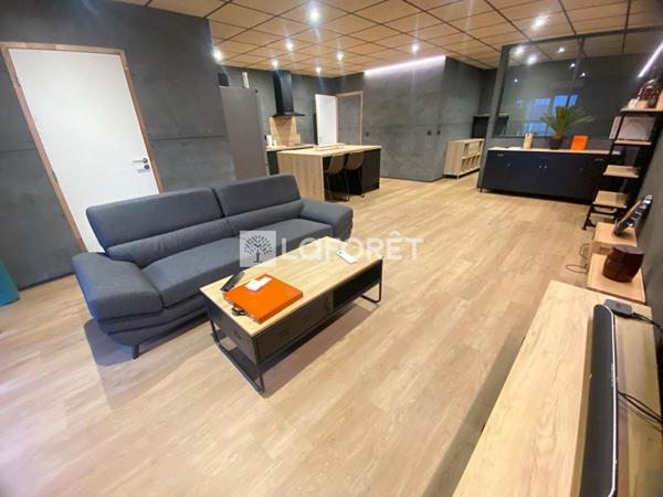 Location local commercial Saint-Jean-d'Illac - 230 m² - 2 400 €/mois