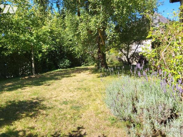 PROXIMITÉ COMMERCES / MAISON D'HABITATION AVEC JARDIN