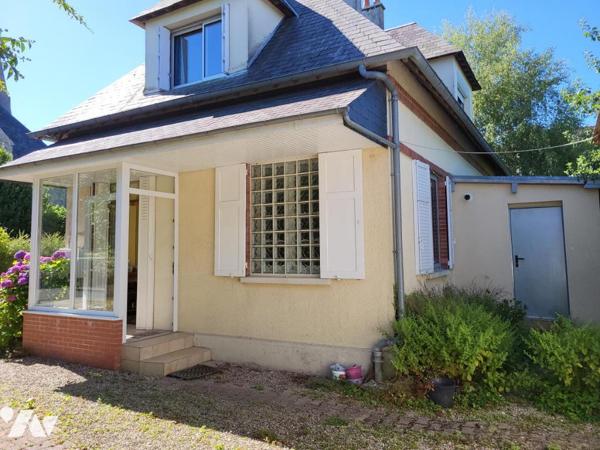 PROXIMITÉ COMMERCES / MAISON D'HABITATION AVEC JARDIN