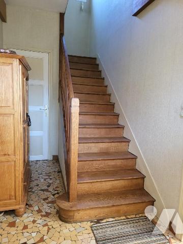 PROXIMITÉ COMMERCES / MAISON D'HABITATION AVEC JARDIN