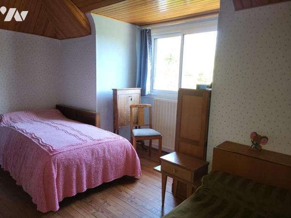 PROXIMITÉ COMMERCES / MAISON D'HABITATION AVEC JARDIN