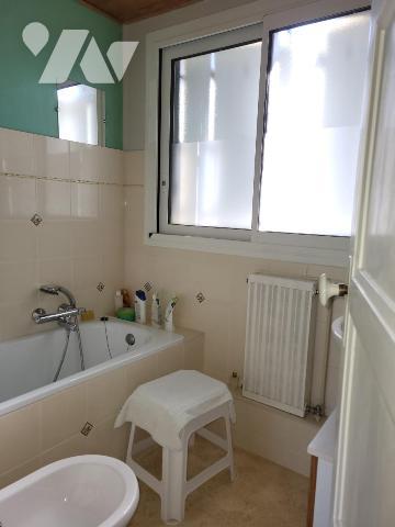 PROXIMITÉ COMMERCES / MAISON D'HABITATION AVEC JARDIN