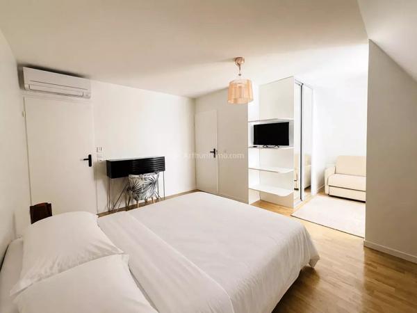 Vente                                                      Appartement
                        
                     6 pièces                      192 m2                     à Serris