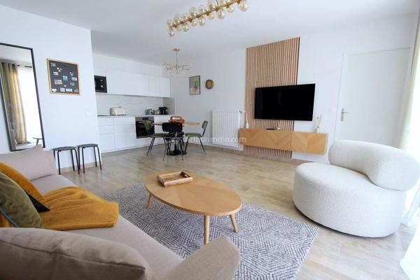 Vente                                                      Appartement
                        
                     3 pièces                      61 m2                     à Serris