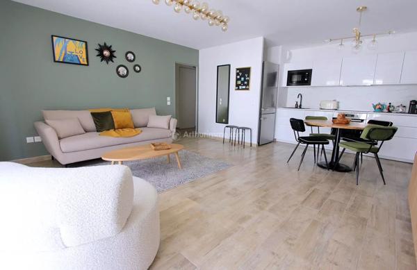 Vente                                                      Appartement
                        
                     3 pièces                      61 m2                     à Serris