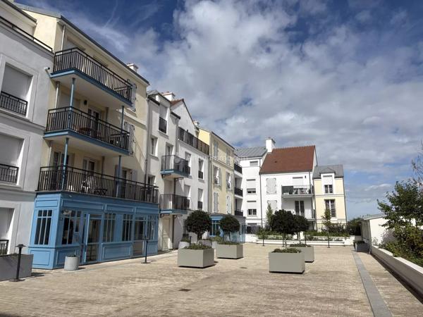 Vente                                                      Appartement
                        
                     3 pièces                      61 m2                     à Serris