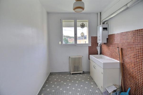 Appartement F3 EPERNON AVEC BALCON CAVE ET FACILITE DE PARKING