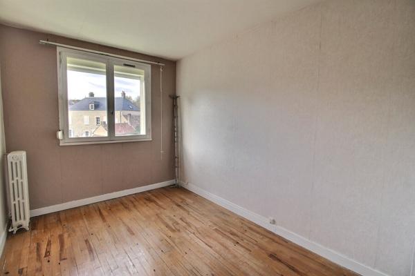 Appartement F3 EPERNON AVEC BALCON CAVE ET FACILITE DE PARKING