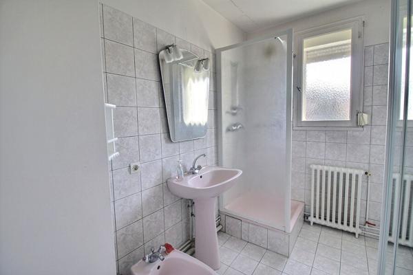 Appartement F3 EPERNON AVEC BALCON CAVE ET FACILITE DE PARKING