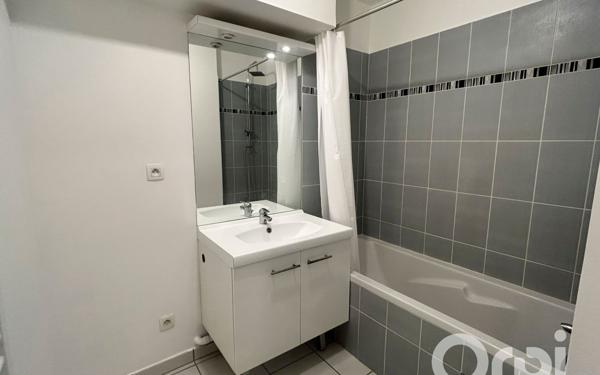 Appartement à vendre    3 pièces • 55,87 m2 Lyon 8