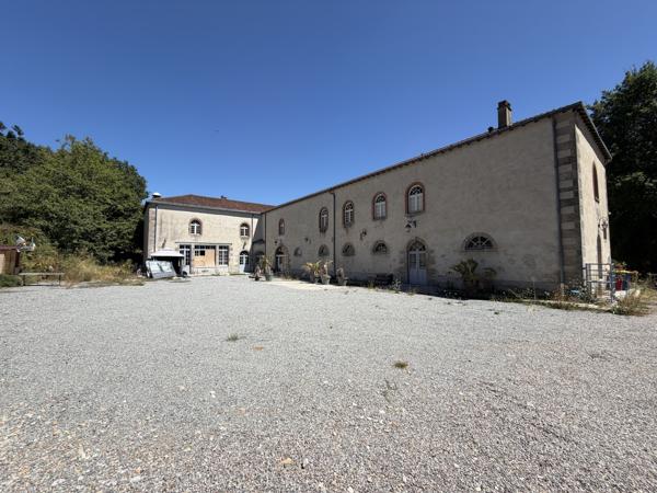 Bureau
         15 pièces
        - 900 m² 845 000 € *