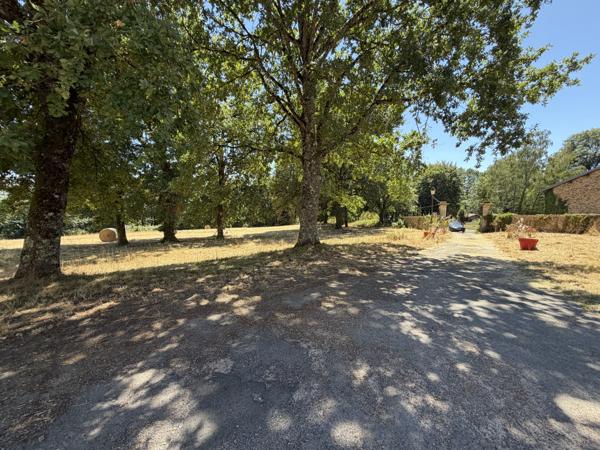 Bureau
         15 pièces
        - 900 m² 845 000 € *