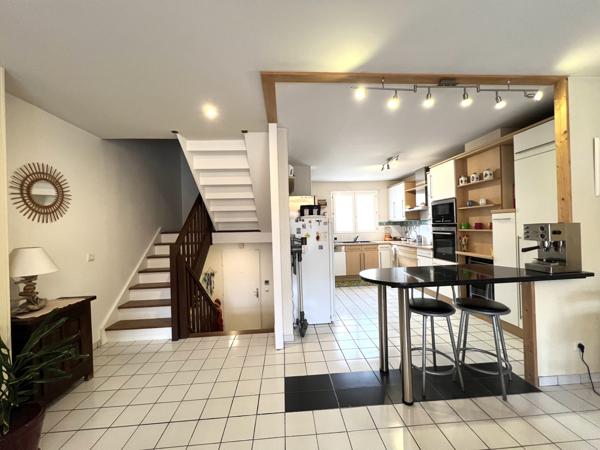 Jouy-en-Josas (78350) Maison de ville avec terrasse