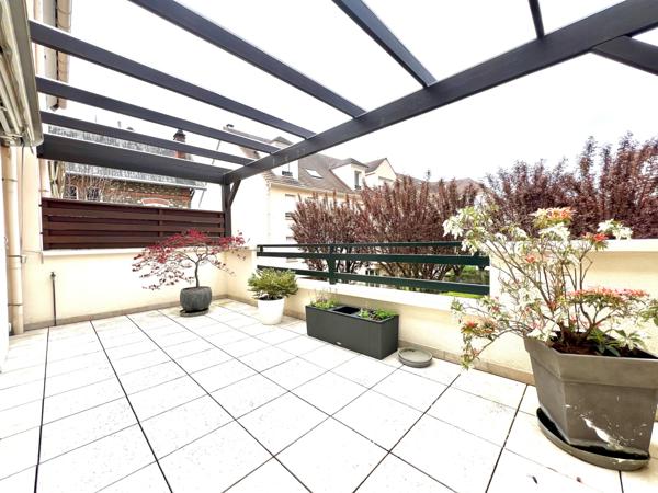 Jouy-en-Josas (78350) Maison de ville avec terrasse