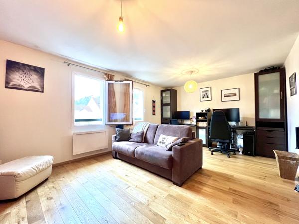 Jouy-en-Josas (78350) Maison de ville avec terrasse