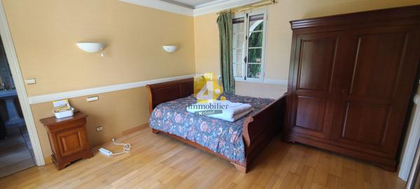 Maison - 15 pièces - 350 m²