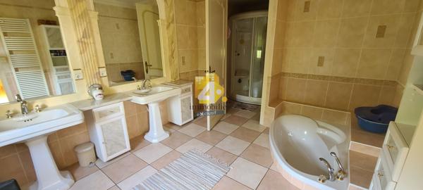 Maison - 15 pièces - 350 m²