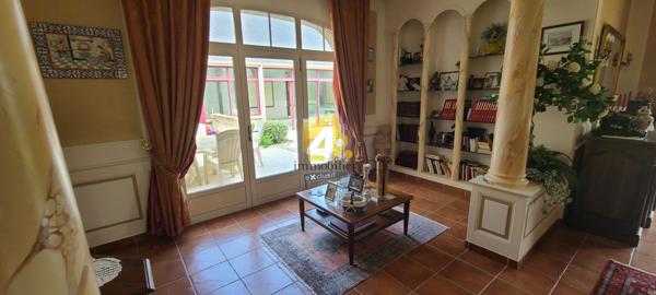 Maison - 15 pièces - 350 m²