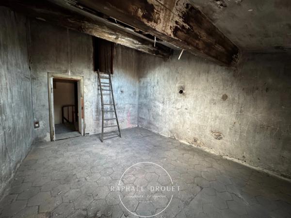 VIENNE – CENTRE-VILLE – T3 EN PLATEAU BRUT – LE CHARME DE L’ANCIEN A NEUF