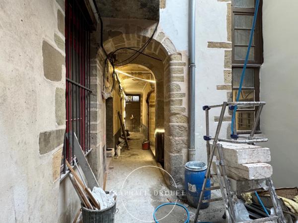 VIENNE – CENTRE-VILLE – T3 EN PLATEAU BRUT – LE CHARME DE L’ANCIEN A NEUF