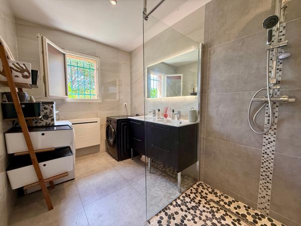 SARCEY – MAISON DE PLAIN PIED RENOVEE – 4 CHAMBRES – SOUS-SOL COMPLET