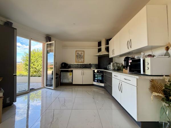 SARCEY – MAISON DE PLAIN PIED RENOVEE – 4 CHAMBRES – SOUS-SOL COMPLET
