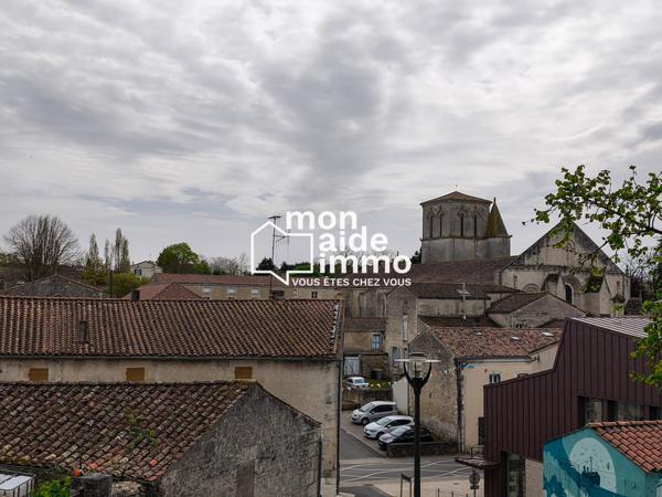 Terrain constructible 1800 m² benet centre