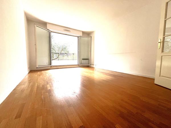 Appartement -Rue Allard- Saint Mande / F02 Cave + Parking