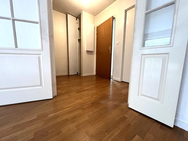 Appartement -Rue Allard- Saint Mande / F02 Cave + Parking