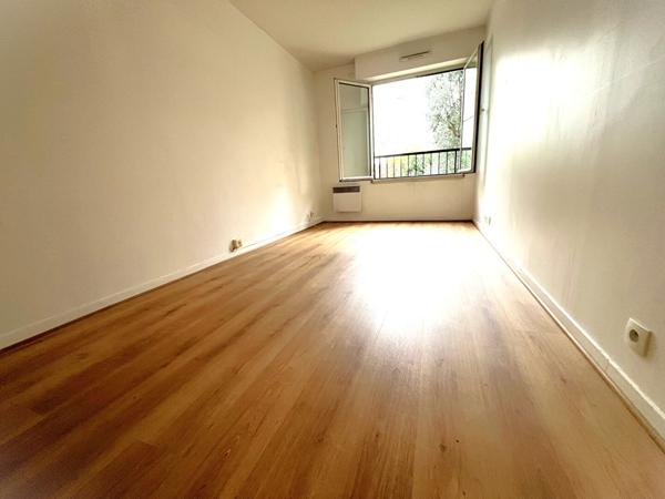 Appartement -Rue Allard- Saint Mande / F02 Cave + Parking