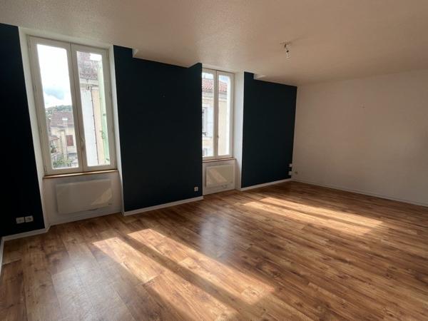 Appartement à louer 600 € CC Périgueux 3 p 52 m² DPE D