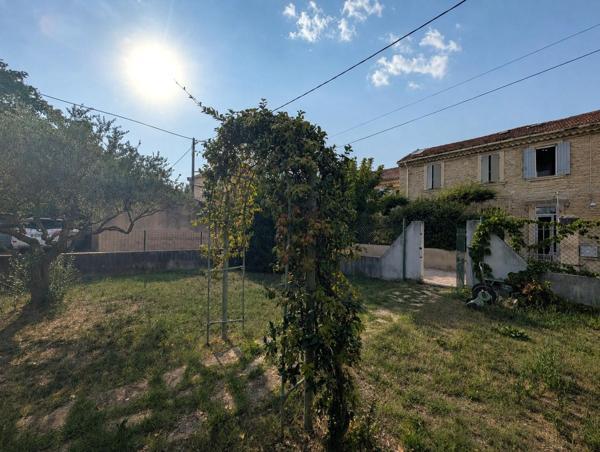 Maison de ville,avec jardin et garage