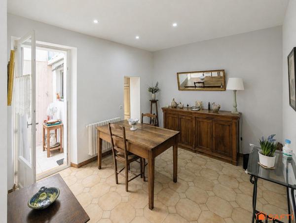 Maison de ville,avec jardin et garage