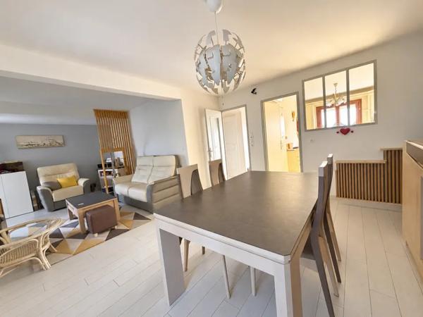 BOURGES-QUARTIER HÔPITAL-MAISON AVEC VERANDA, TROIS CHAMBRES