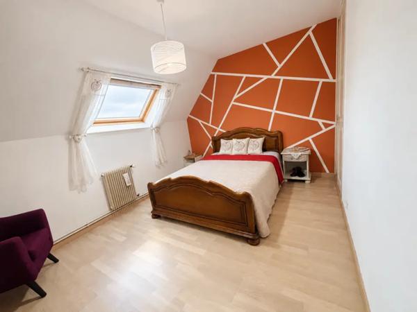 BOURGES-QUARTIER HÔPITAL-MAISON AVEC VERANDA, TROIS CHAMBRES
