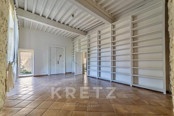 Ancien chateau du XIe siècle avec jardin au coeur du village