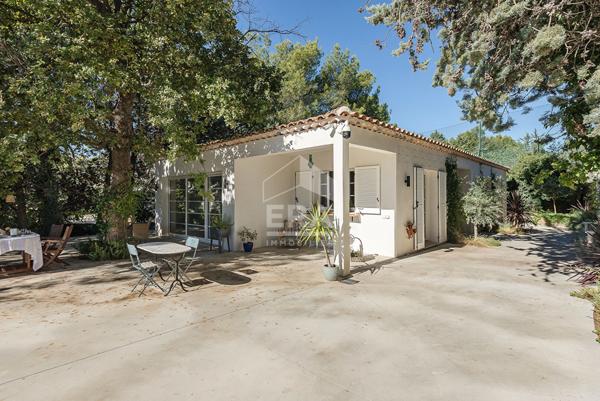 EGUILLES : Maison récente (2023) T4 de plain pied d'environ 110 m² avec 3 chambres sur un terrain de 1420 m² avec double garage