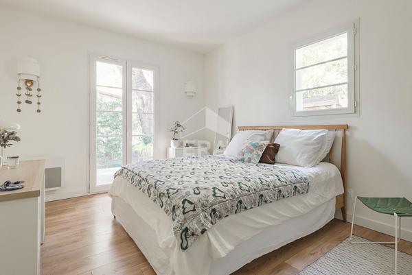 EGUILLES : Maison récente (2023) T4 de plain pied d'environ 110 m² avec 3 chambres sur un terrain de 1420 m² avec double garage