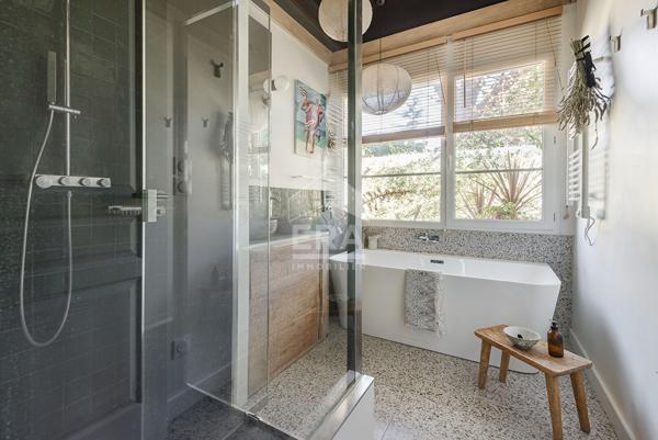 EGUILLES : Maison récente (2023) T4 de plain pied d'environ 110 m² avec 3 chambres sur un terrain de 1420 m² avec double garage