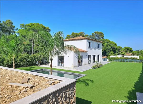 EXCLUSIVITE : MOUGINS LIMITE LE GUILLET / MAISON NEUVE AVEC PISCINE ET UN TERRAIN DE 1217M²
