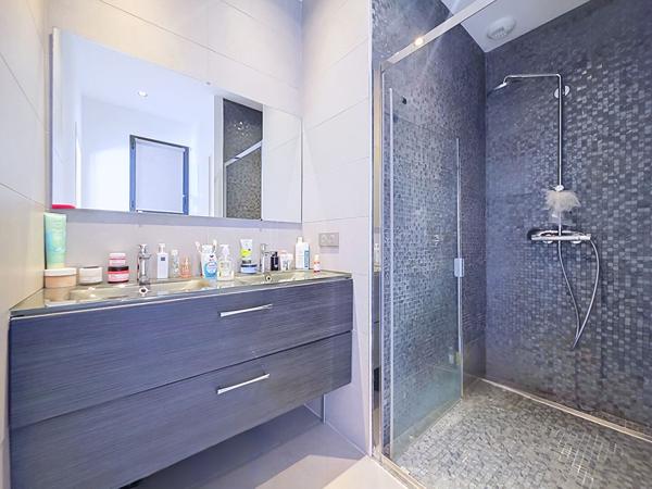 EXCLUSIVITE : MOUGINS LIMITE LE GUILLET / MAISON NEUVE AVEC PISCINE ET UN TERRAIN DE 1217M²
