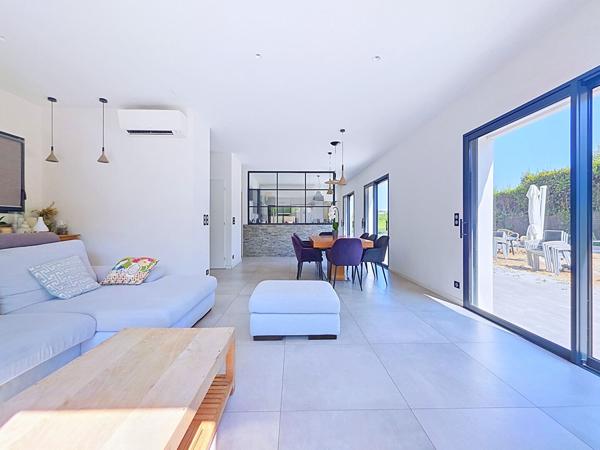 EXCLUSIVITE : MOUGINS LIMITE LE GUILLET / MAISON NEUVE AVEC PISCINE ET UN TERRAIN DE 1217M²