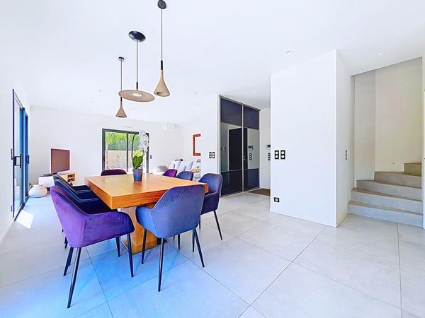 EXCLUSIVITE : MOUGINS LIMITE LE GUILLET / MAISON NEUVE AVEC PISCINE ET UN TERRAIN DE 1217M²