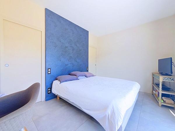 EXCLUSIVITE : MOUGINS LIMITE LE GUILLET / MAISON NEUVE AVEC PISCINE ET UN TERRAIN DE 1217M²