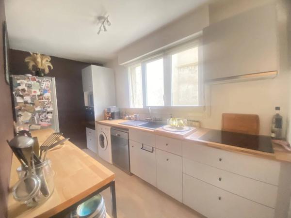 03300 -VICHY APPARTEMENT 3 PIÈCES AVEC CAVE -COEUR DE VILLE-