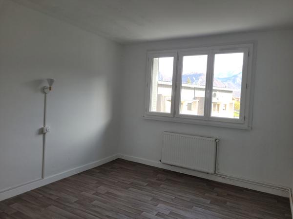 FAVERGES. APPARTEMENT 4PIECES AVEC CAVE