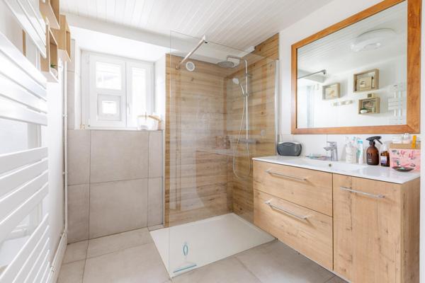 Très belle maison non mitoyenne, quartier recherché