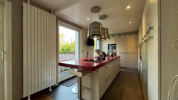 MAISON 6 PIÈCES 138 M² 6 pièces 4 chambres,  CALME ABSOLU